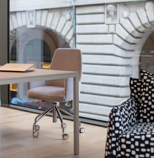 Adima 04 Base 103 Armchair-Contract Furniture Store for hospitality, leisure & commercial projects