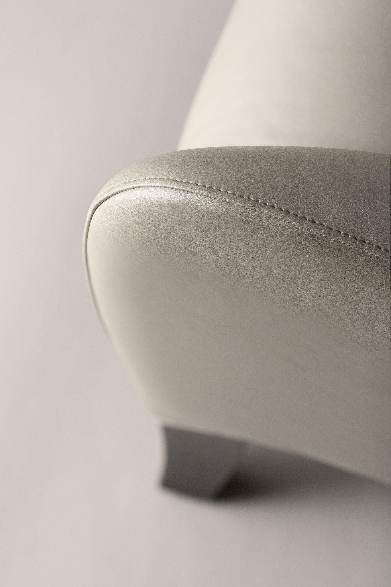 Alyson 048 PO Armchair-Contract Furniture Store for hospitality, leisure & commercial projects