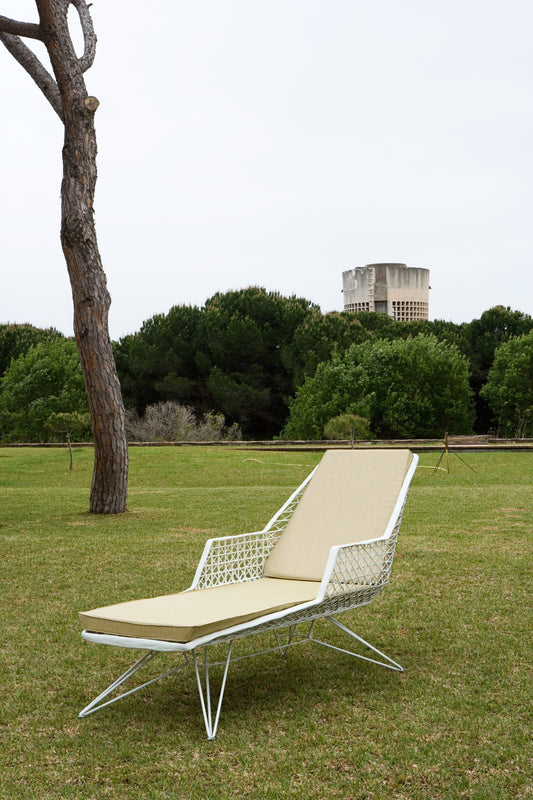 Anti-C 108 Lounger