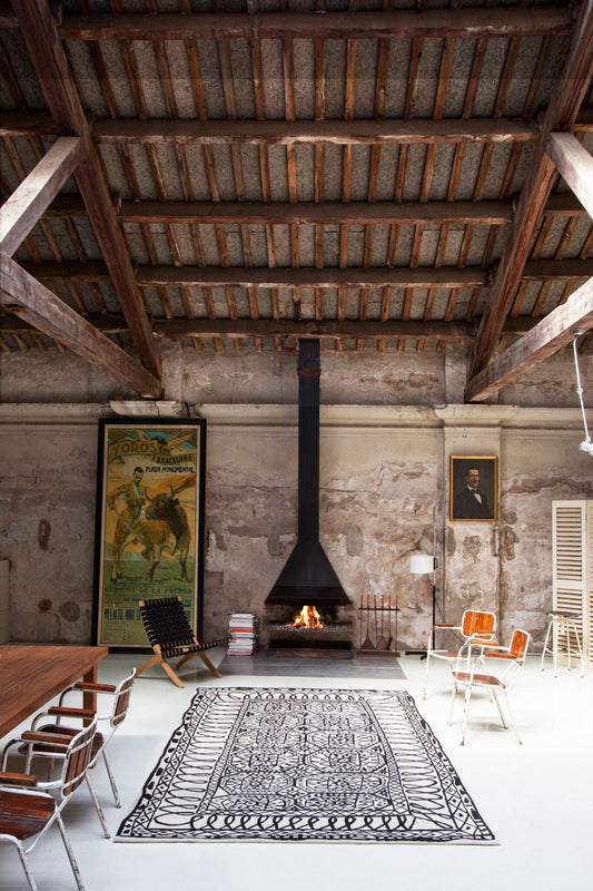 Black On White Estambul Rug-Contract Furniture Store for hospitality, leisure & commercial projects