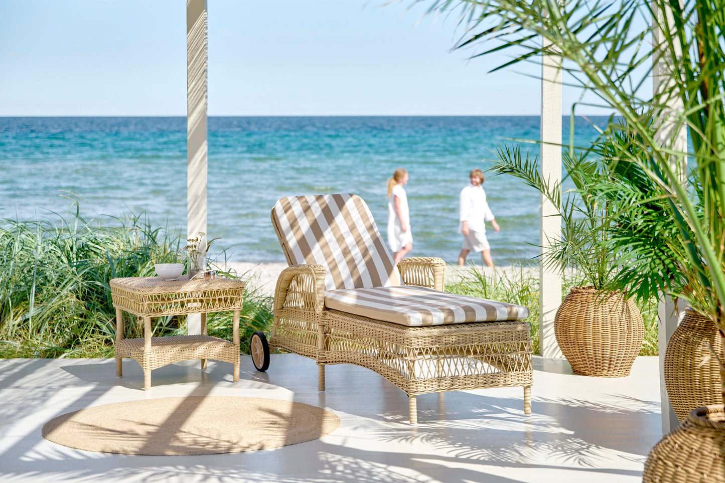 Daisy Exterior Sunbed-Contract Furniture Store for hospitality, leisure & commercial projects