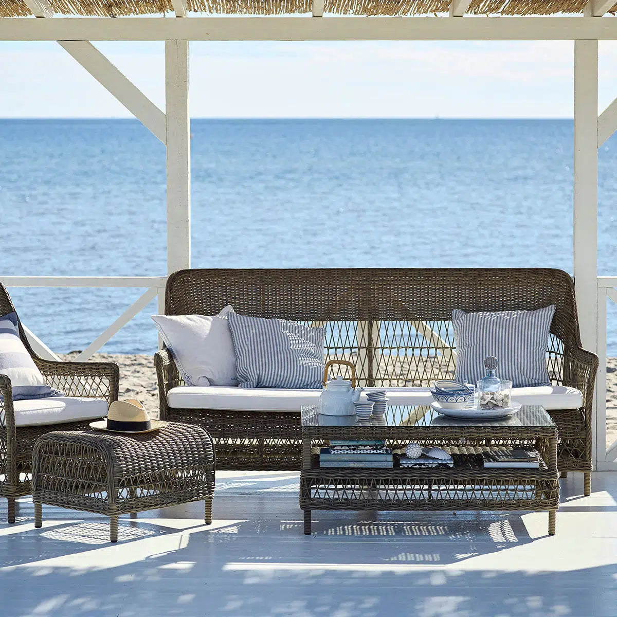 Dawn Exterior Sofa-Contract Furniture Store for hospitality, leisure & commercial projects