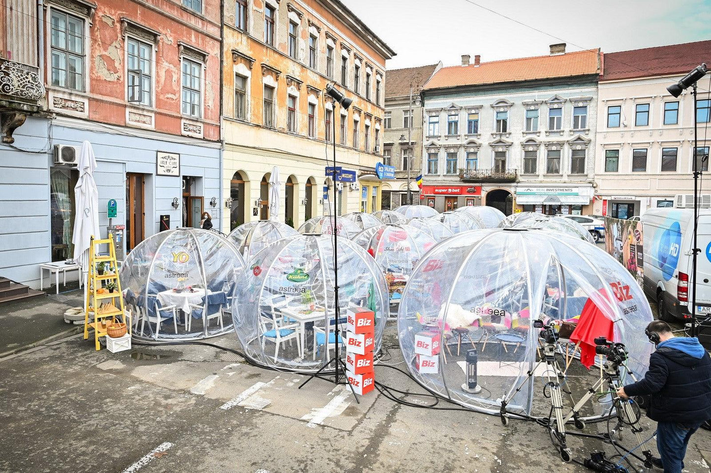 Igloo Outdoor Oslo Dining Pod-Contract Furniture Store for hospitality, leisure & commercial projects