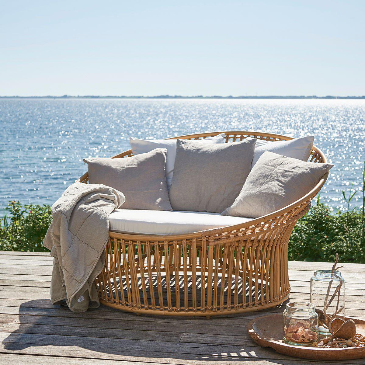 Love Nest Lounge Chair-Contract Furniture Store for hospitality, leisure & commercial projects