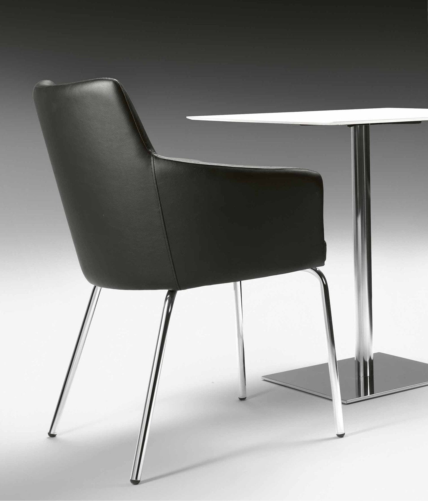 Marka 566 Armchair