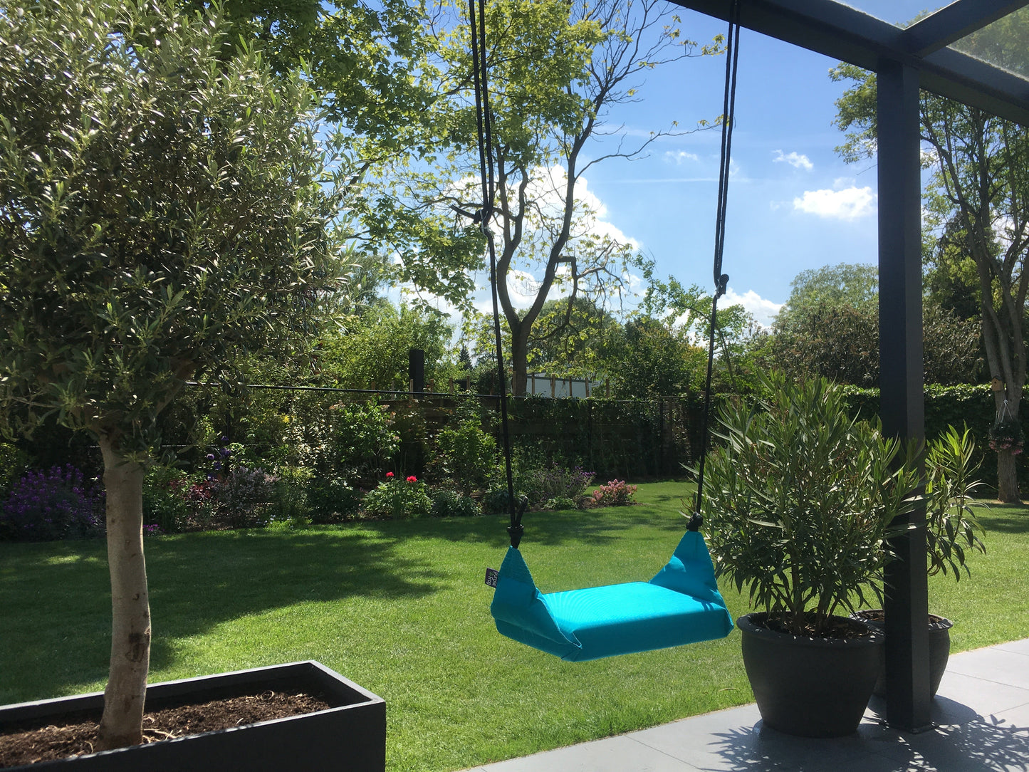 Marshmallow BIG Swing-Contract Furniture Store for hospitality, leisure & commercial projects