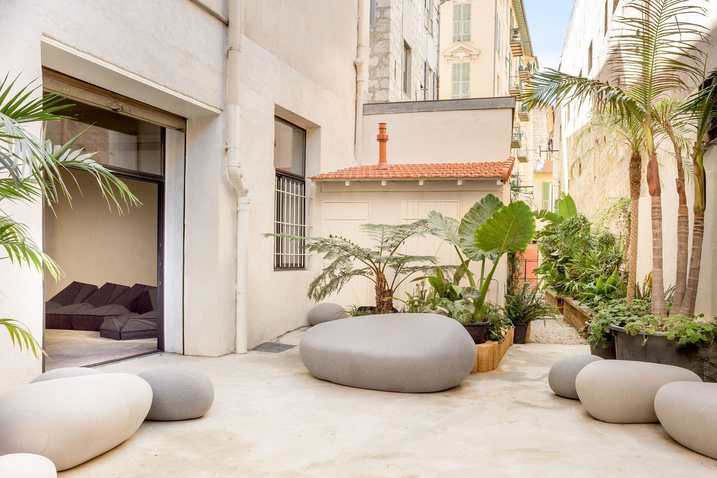 Monica Néolivingstone Seat-Contract Furniture Store for hospitality, leisure & commercial projects