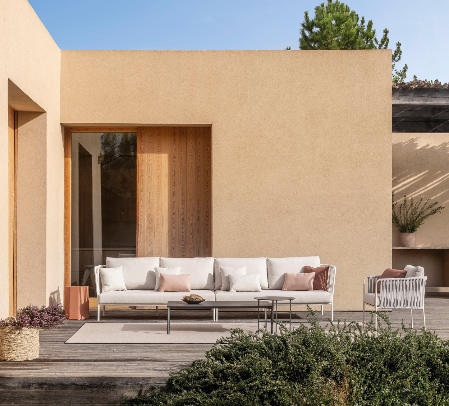 Nido Sofa-Contract Furniture Store for hospitality, leisure & commercial projects