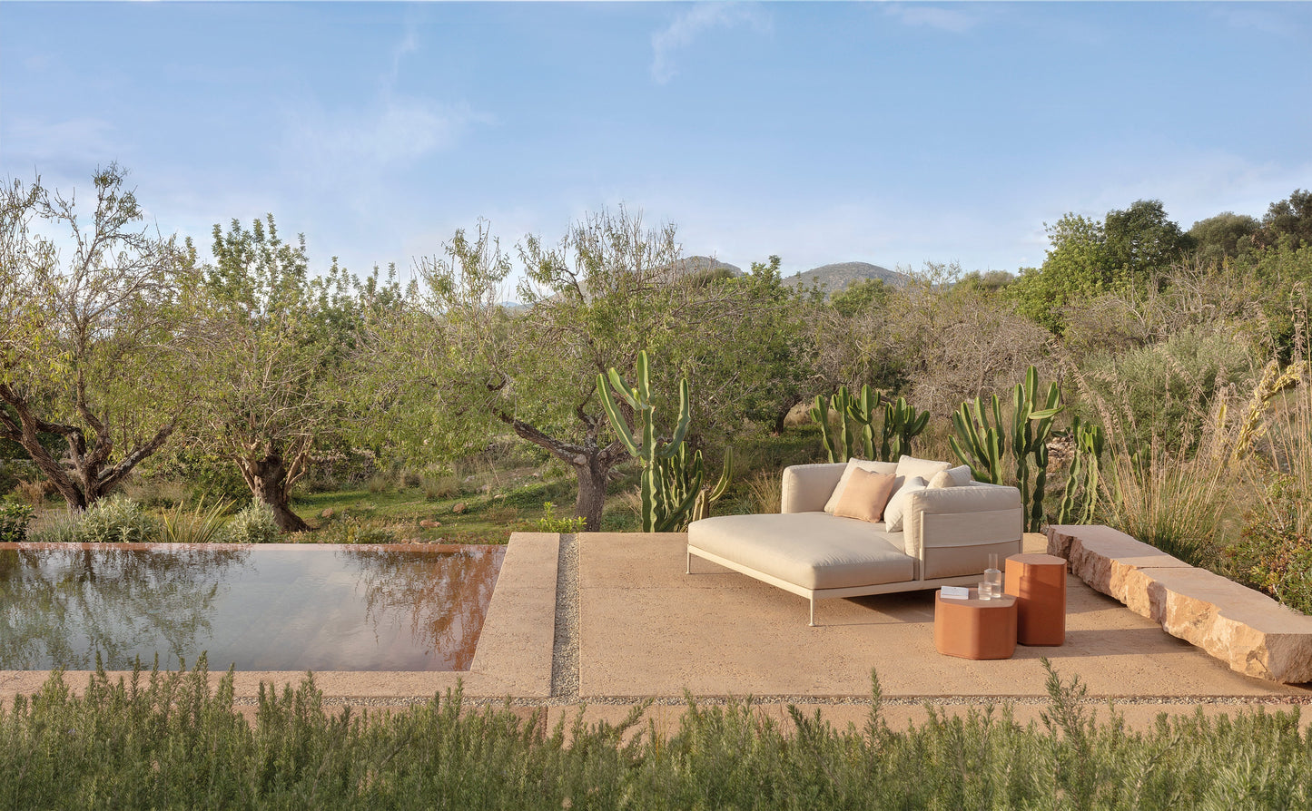 Obi C082 Daybed-Contract Furniture Store for hospitality, leisure & commercial projects