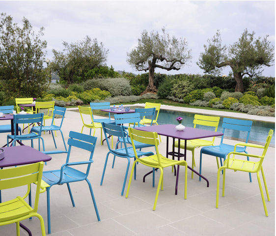 Pétale 7234/7236 Dining Table-Contract Furniture Store for hospitality, leisure & commercial projects