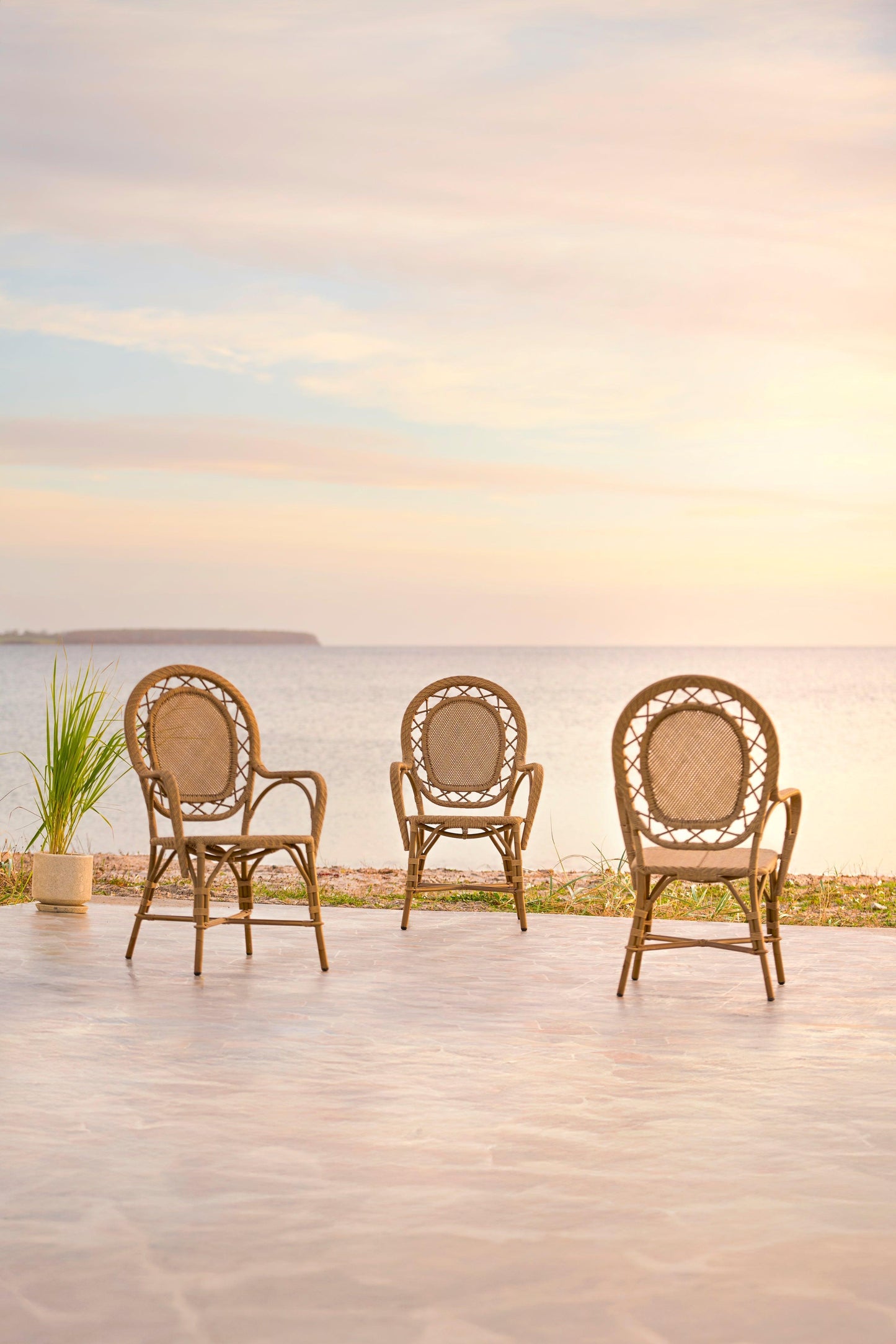 Romantica Exterior Dining Armchair