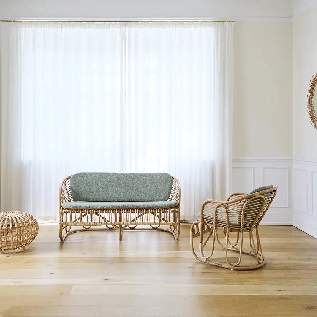 Swing Lounge Chair-Contract Furniture Store for hospitality, leisure & commercial projects