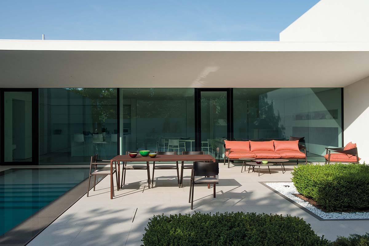 Terramare 738 Dining Table-Contract Furniture Store for hospitality, leisure & commercial projects