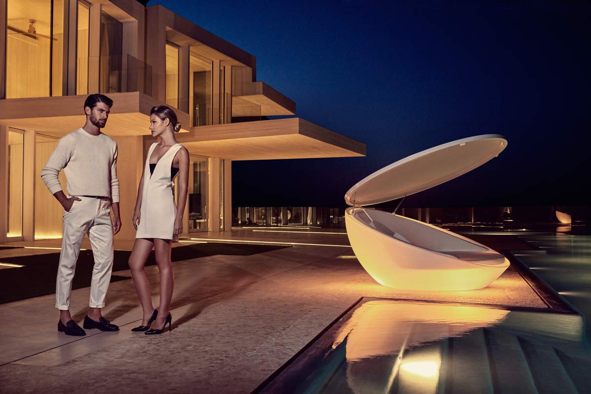 Ulm Folding Canopy Daybed-Contract Furniture Store for hospitality, leisure & commercial projects