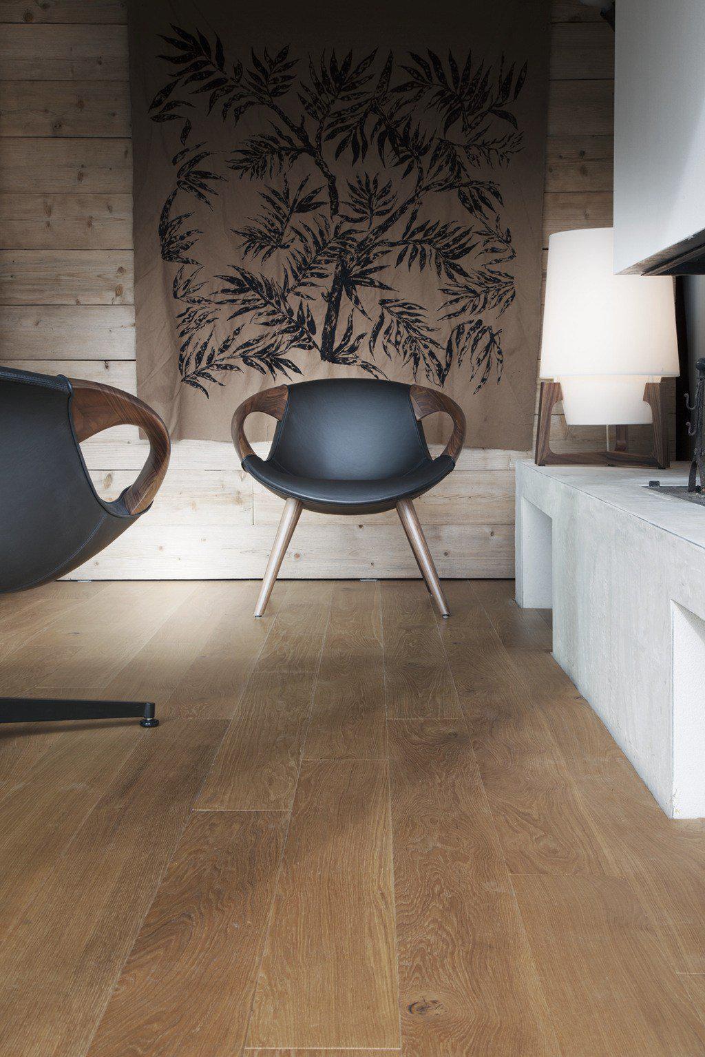 Up 917 Wooden Arms Lounge Chair