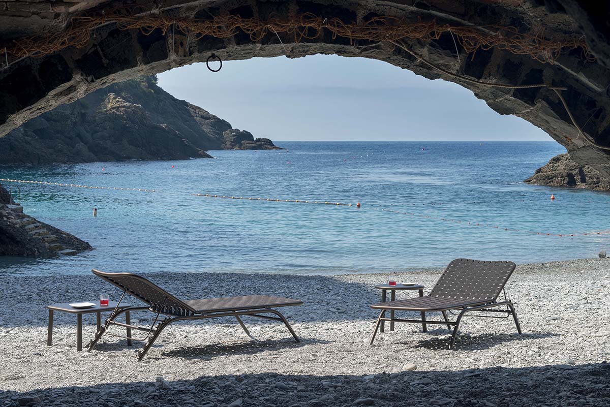 Yard 509 Side Table-Contract Furniture Store for hospitality, leisure & commercial projects