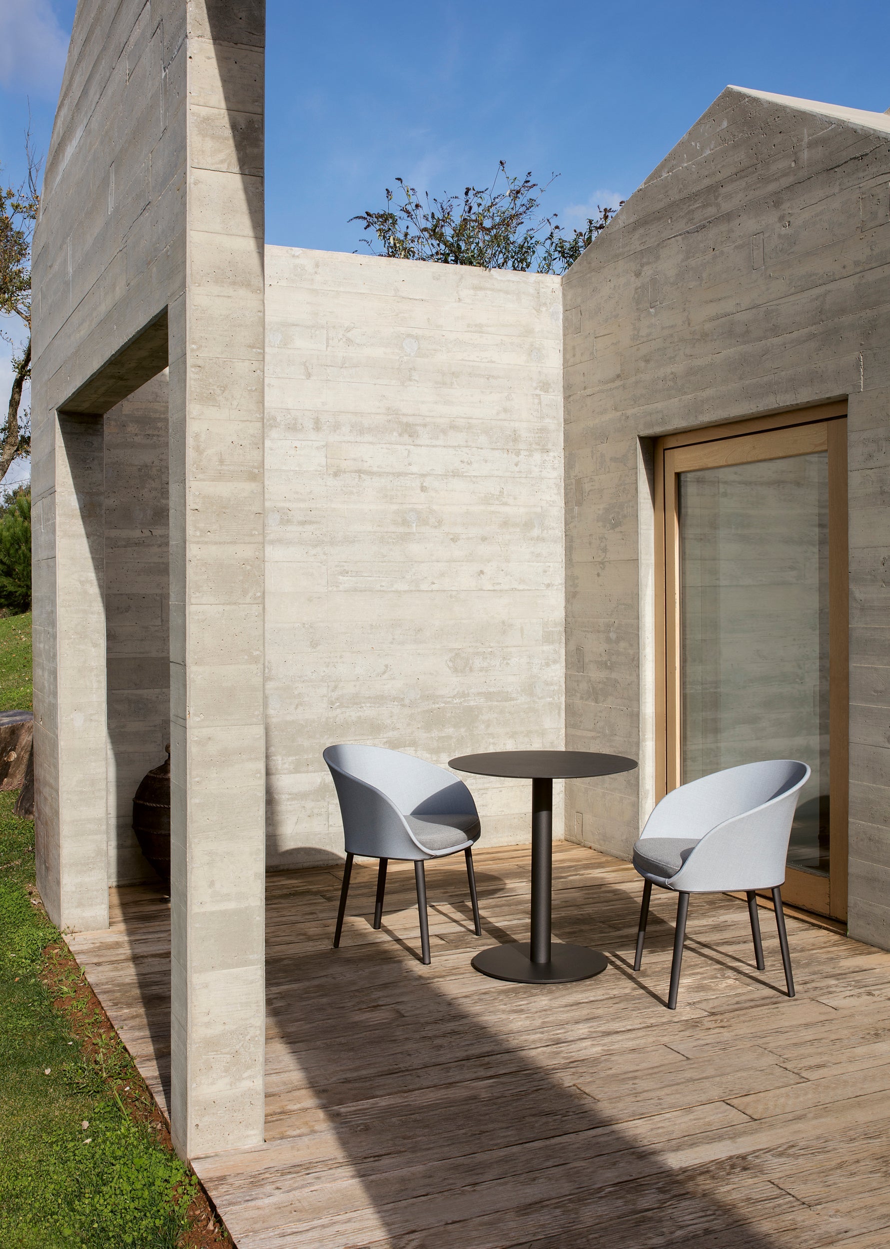 Blum C166 Dining Armchair-Contract Furniture Store for hospitality, leisure & commercial projects