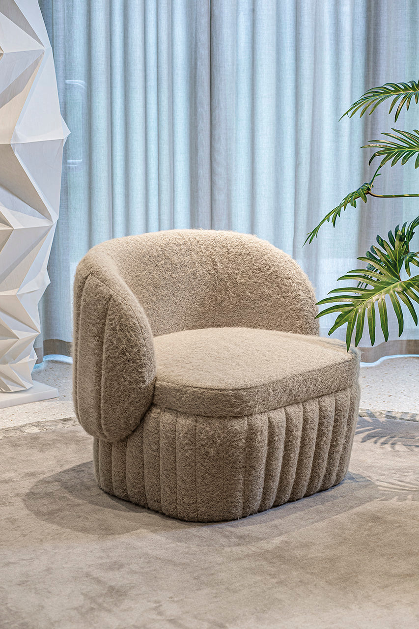Cara 116 P Lounge Chair