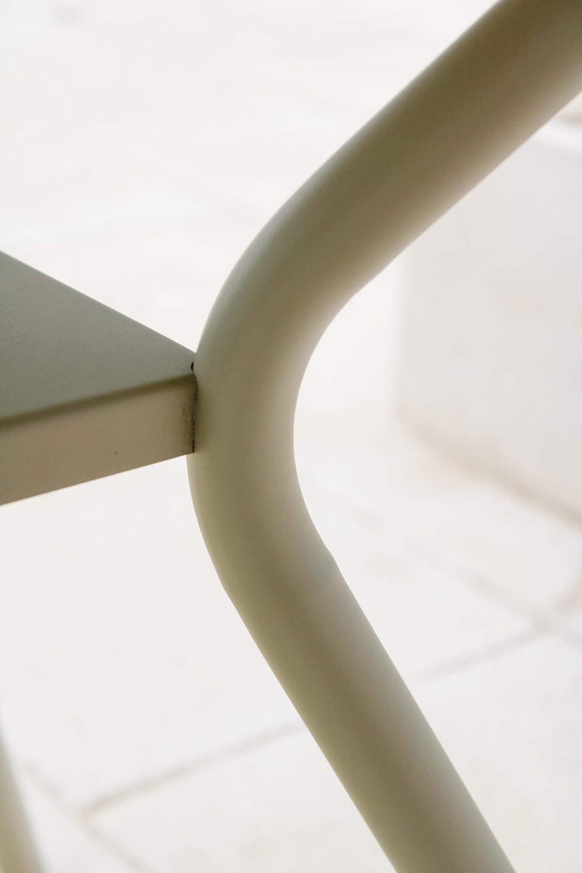 Alva Dining Table