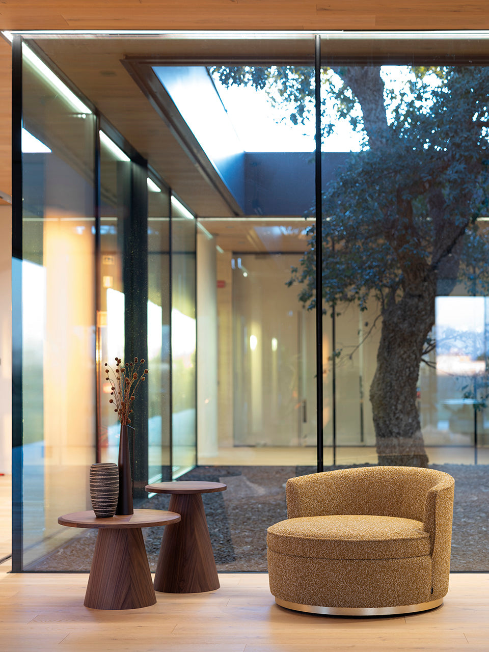 Lilian 072 PL Lounge Chair