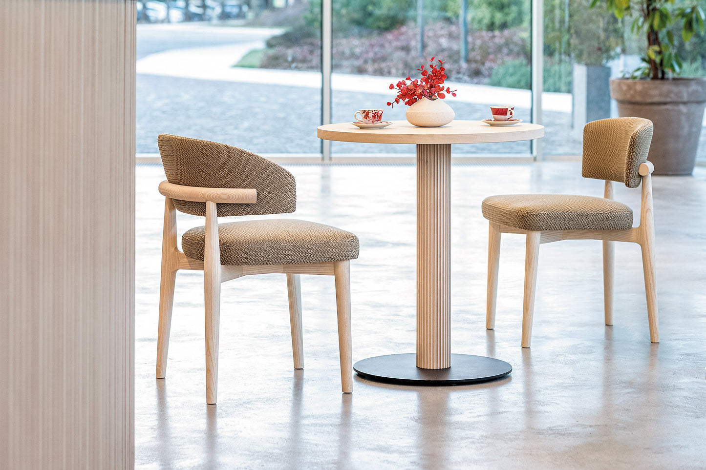 Liv 105 S Side Chair