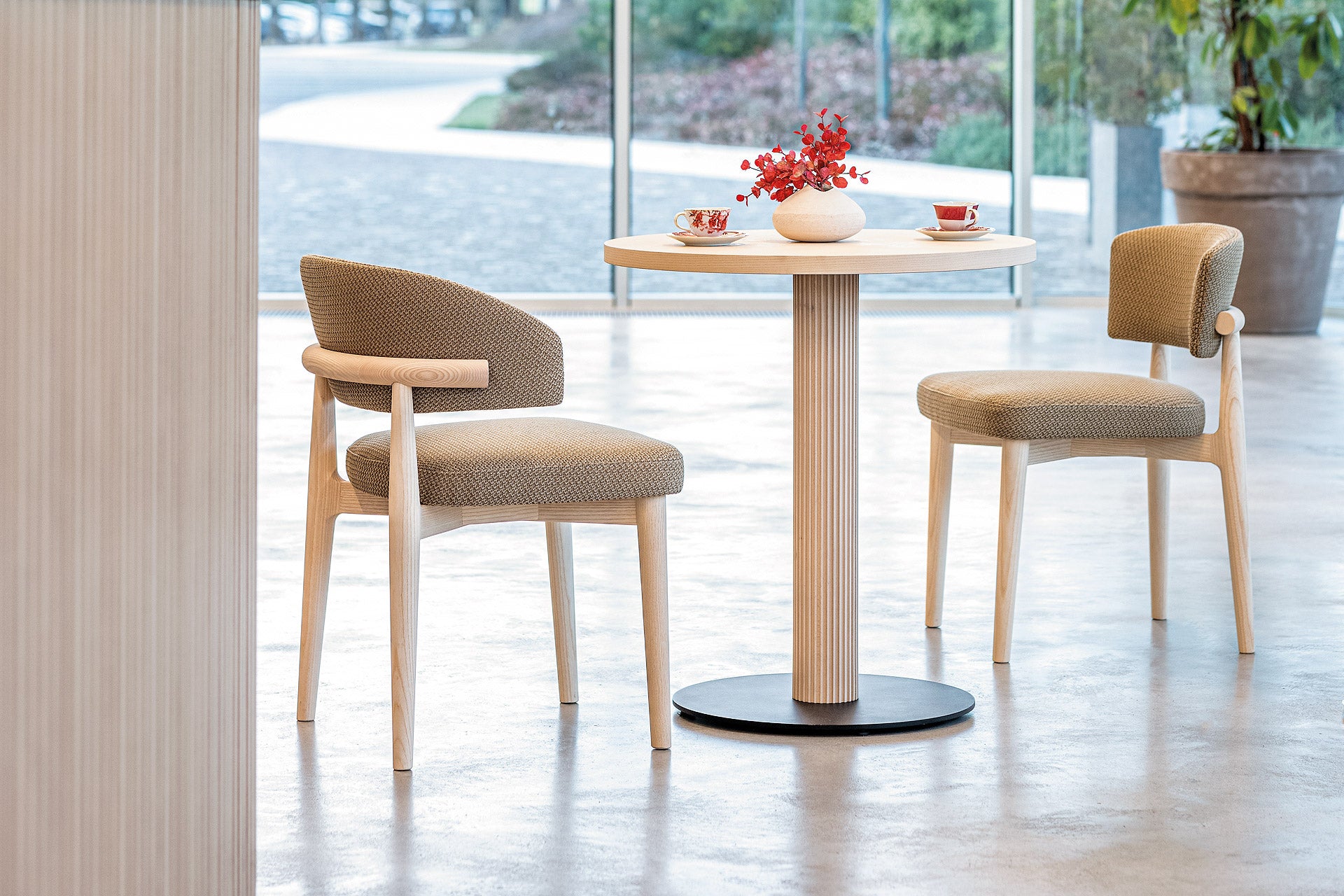 Liv 105 S Side Chair