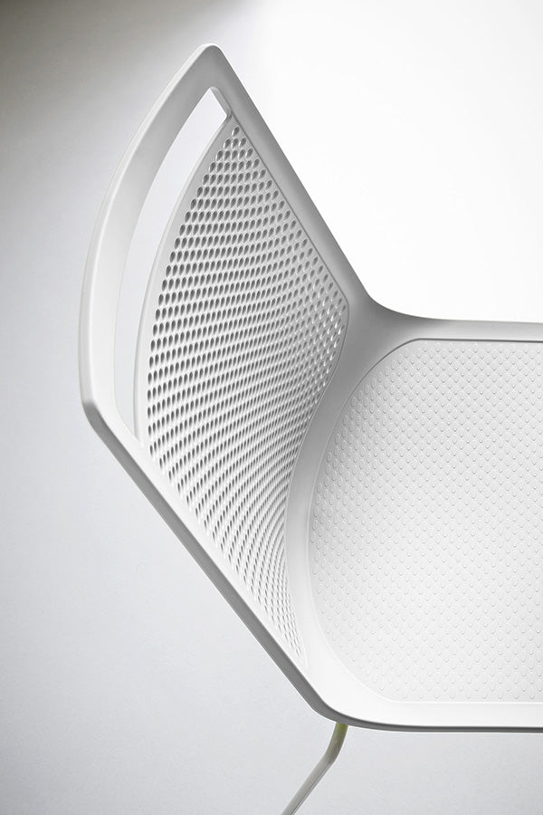 Akami 5R Side Chair