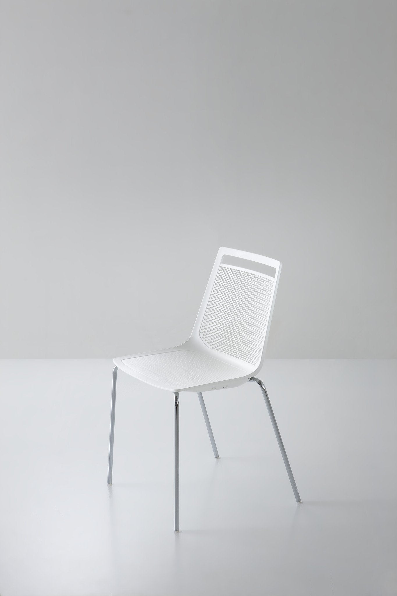 Akami NA Side Chair