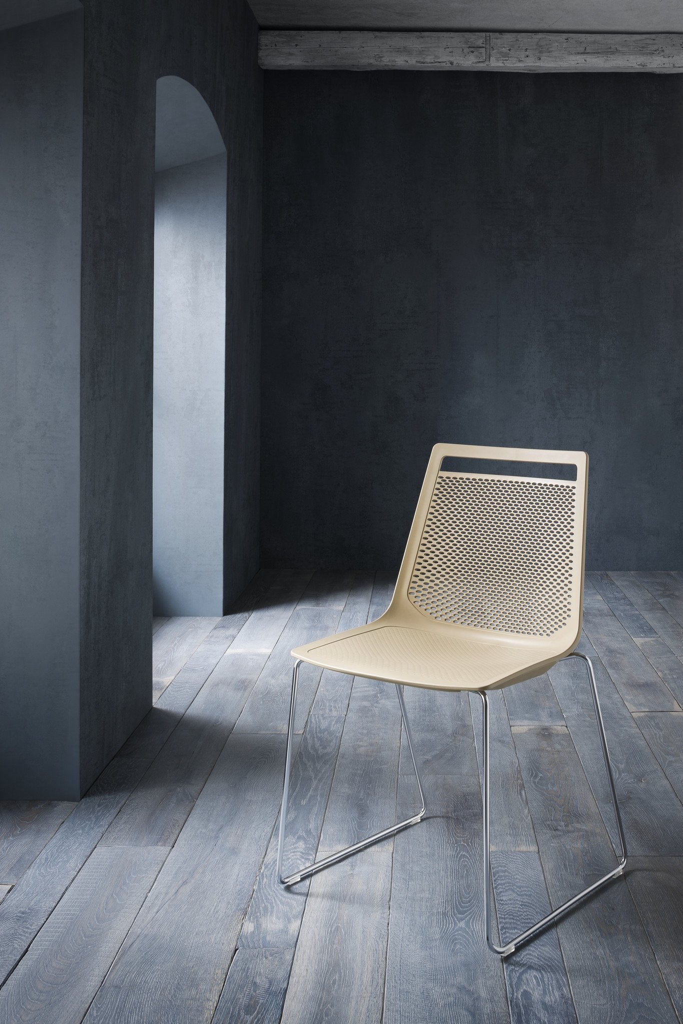 Akami S Side Chair