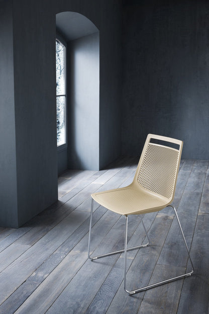 Akami S Side Chair