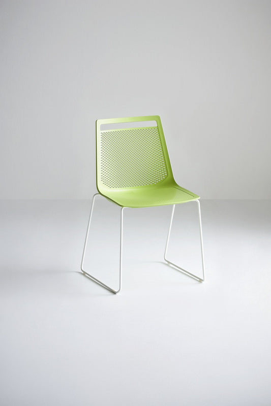 Akami S Side Chair