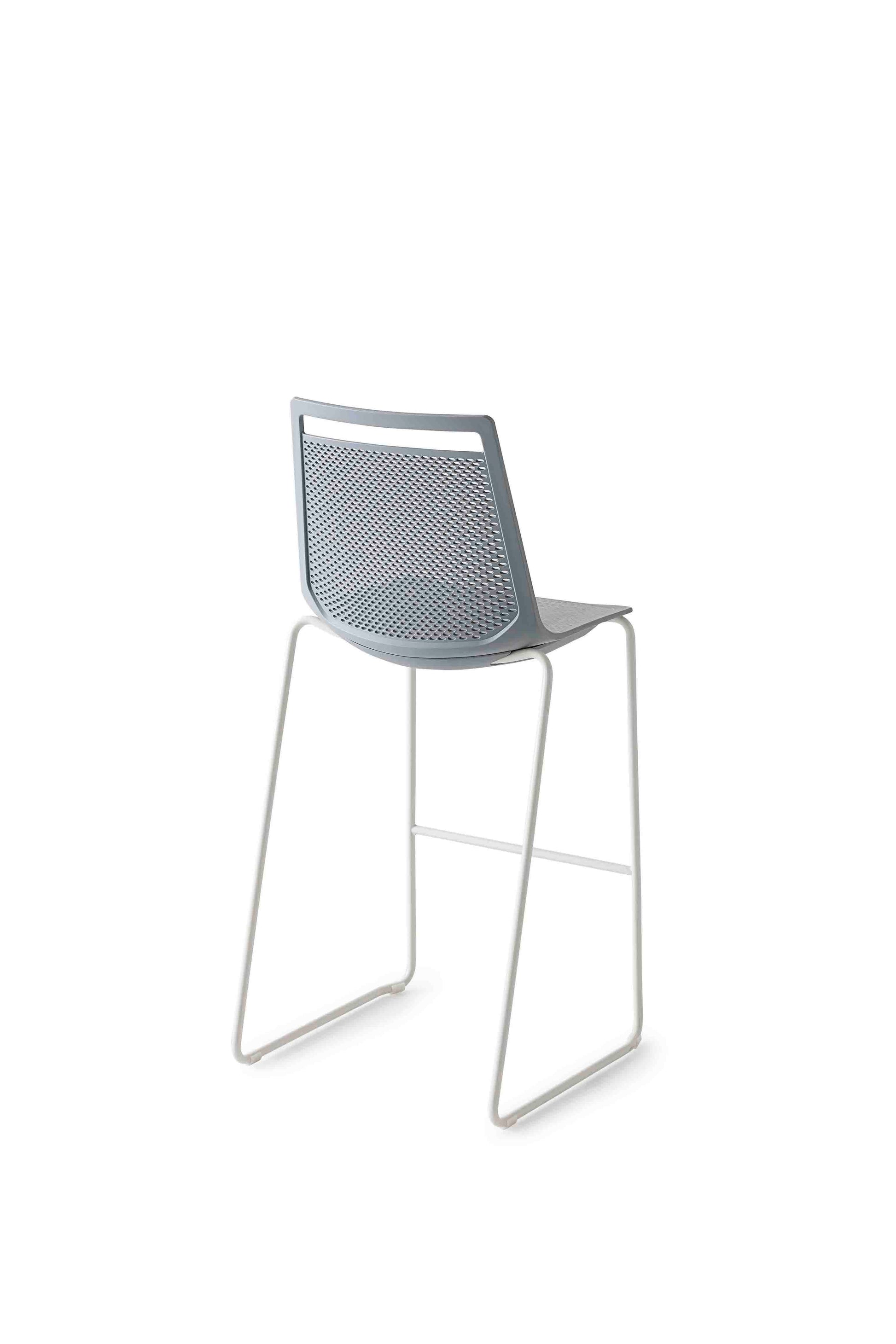 Akami ST Stool