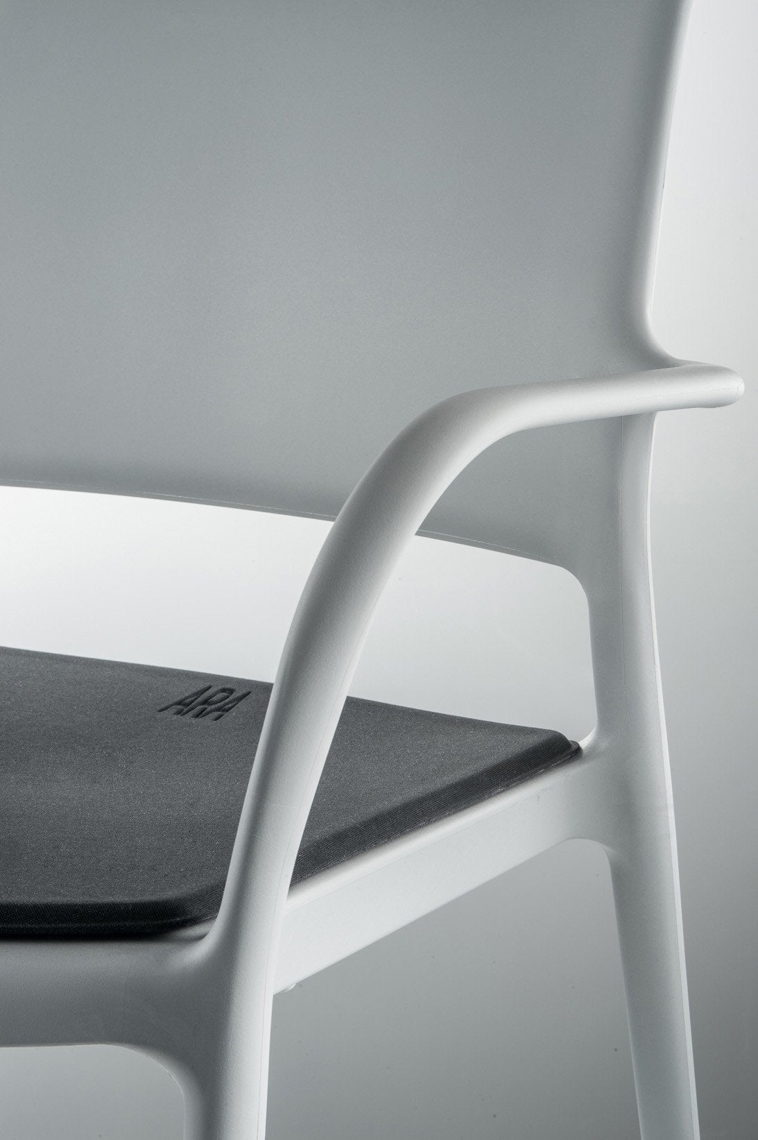 Ara 315 Armchair