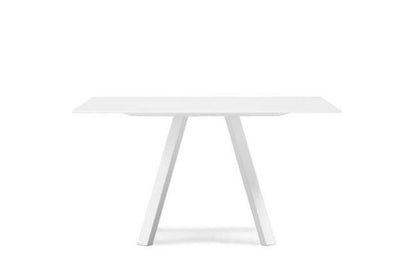 Arki Dining Table