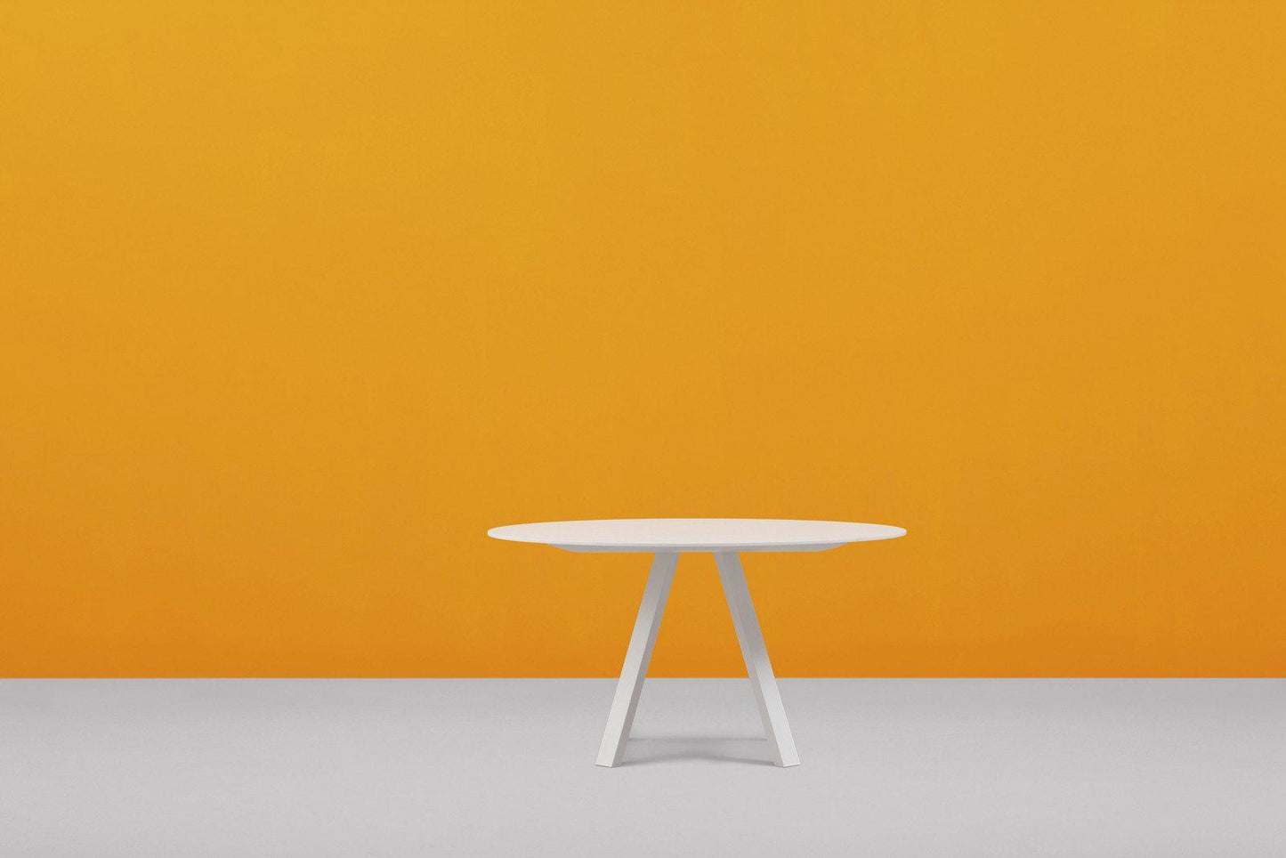 Arki Dining Table