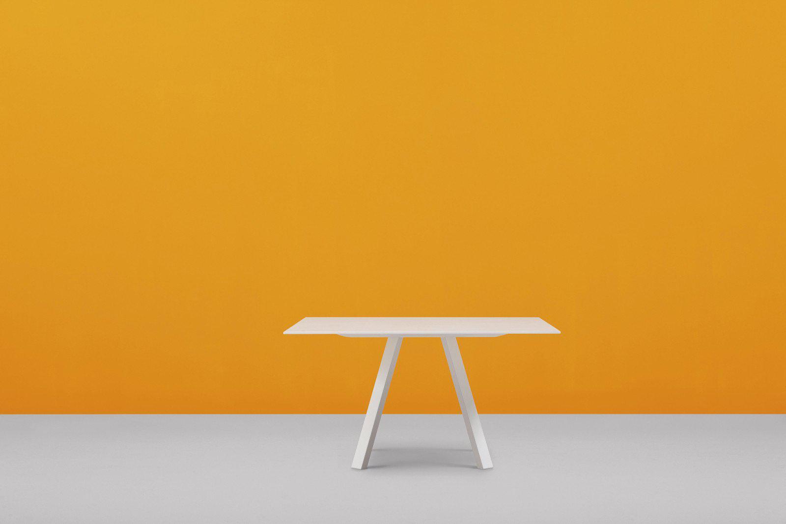 Arki Dining Table