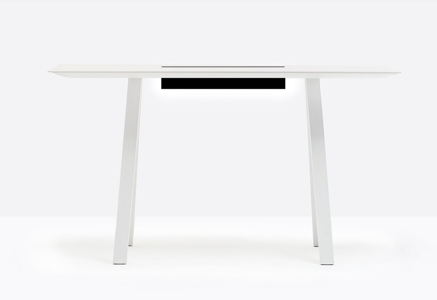 Arki Poseur Table