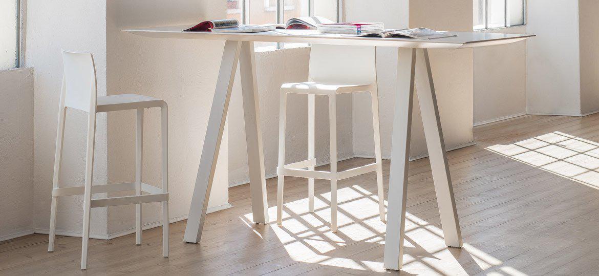 Arki Poseur Table