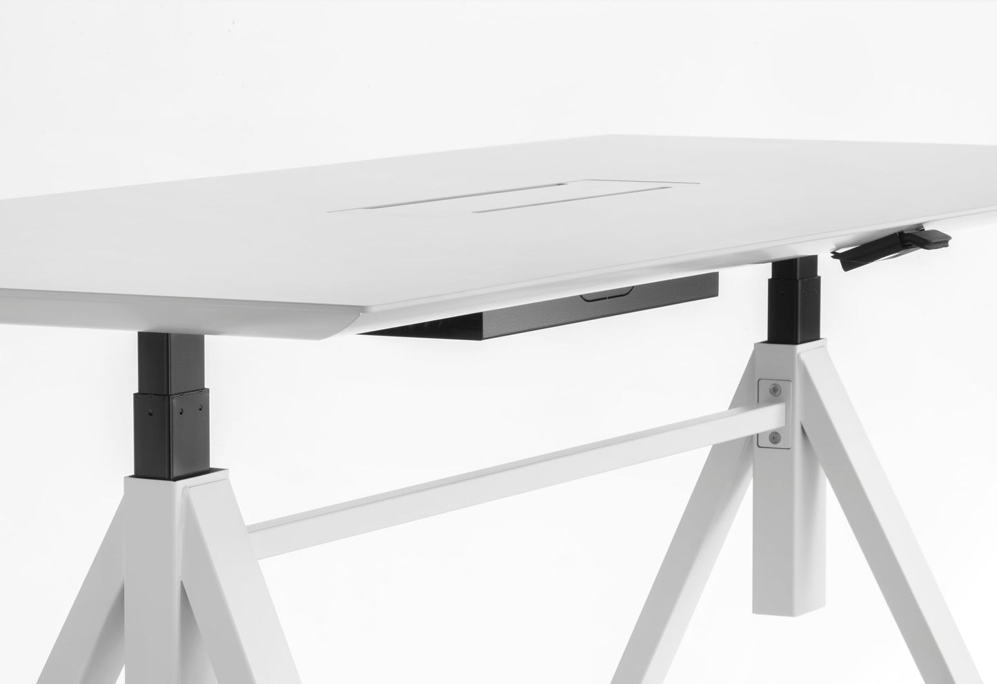 Arki Table Adjustable-Contract Furniture Store for hospitality, leisure & commercial projects