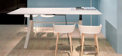 Arki Table Adjustable-Contract Furniture Store for hospitality, leisure & commercial projects