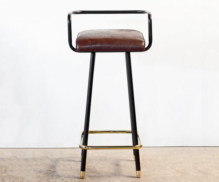 Armrest High Stool