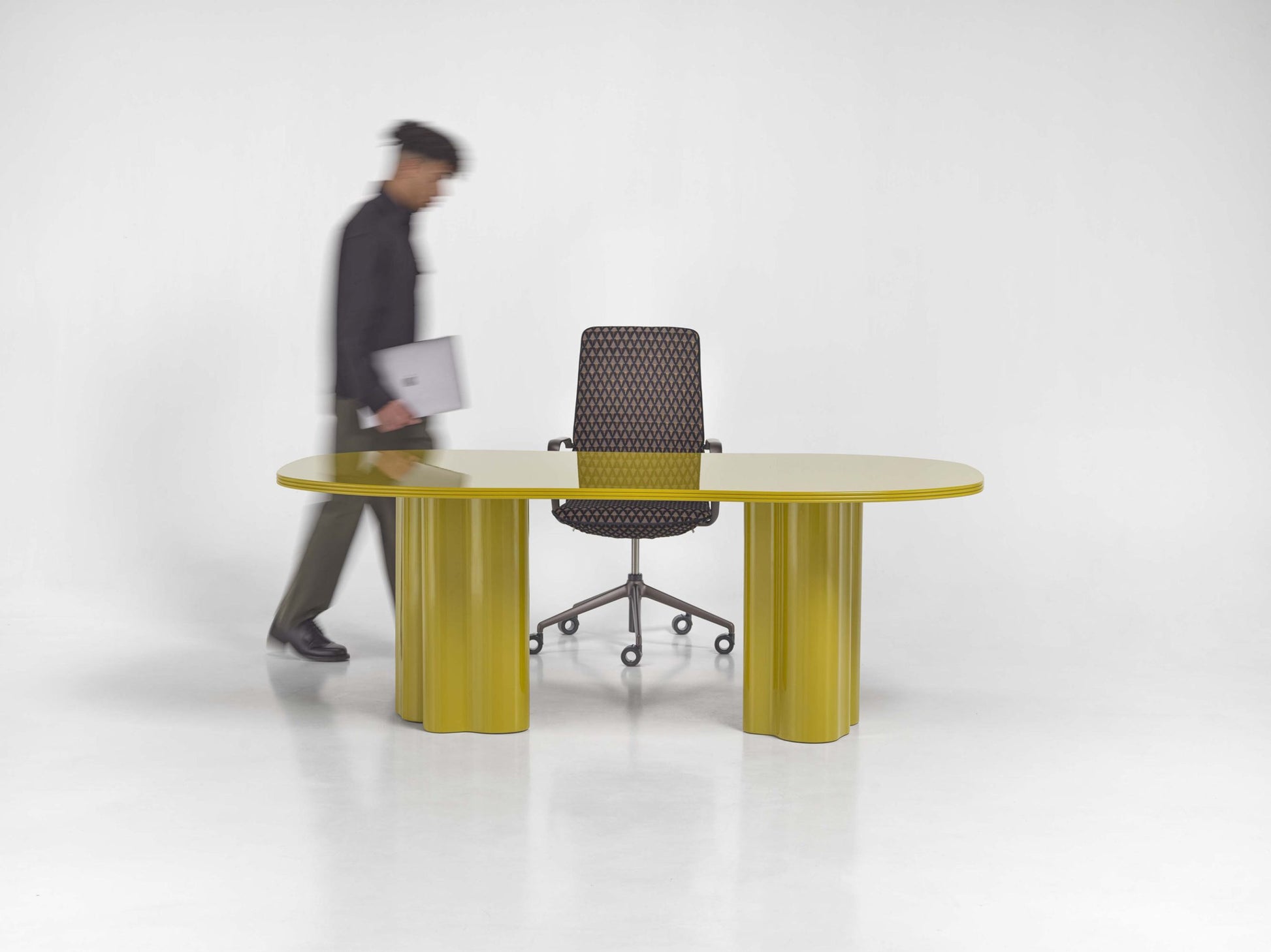 Armut Dining Table-Contract Furniture Store for hospitality, leisure & commercial projects