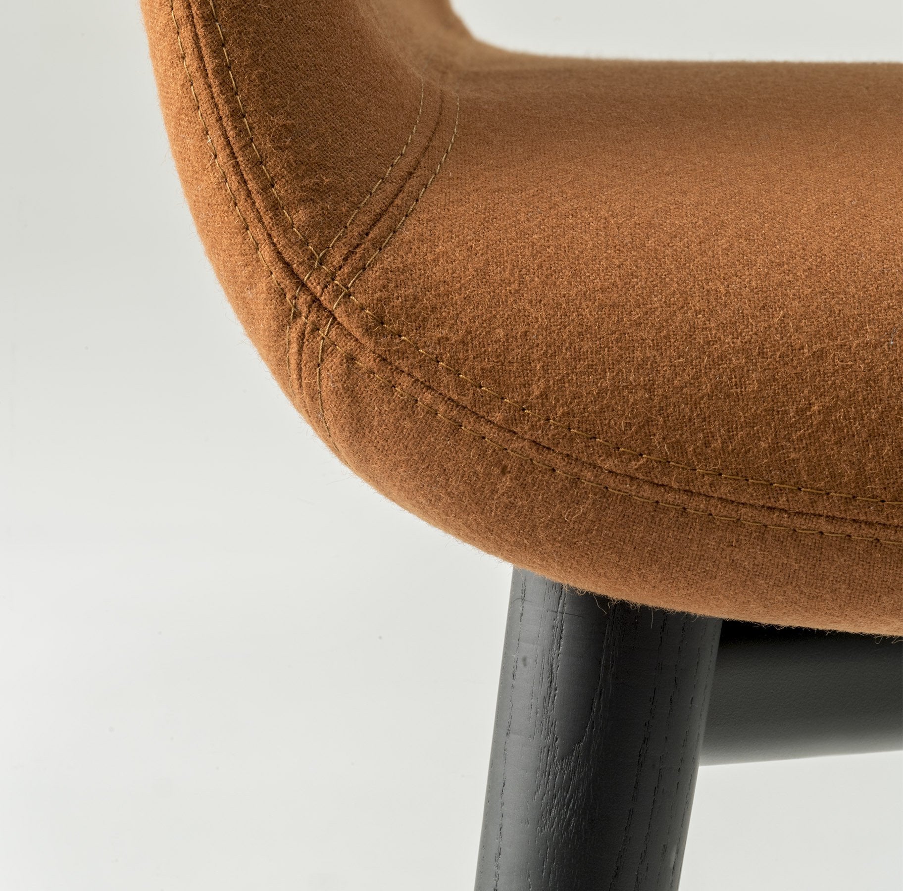 Babila Comfort 2759 Lounge Chair-Contract Furniture Store for hospitality, leisure & commercial projects