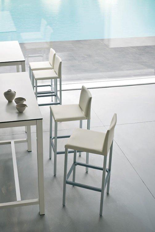 Banket Poseur Table