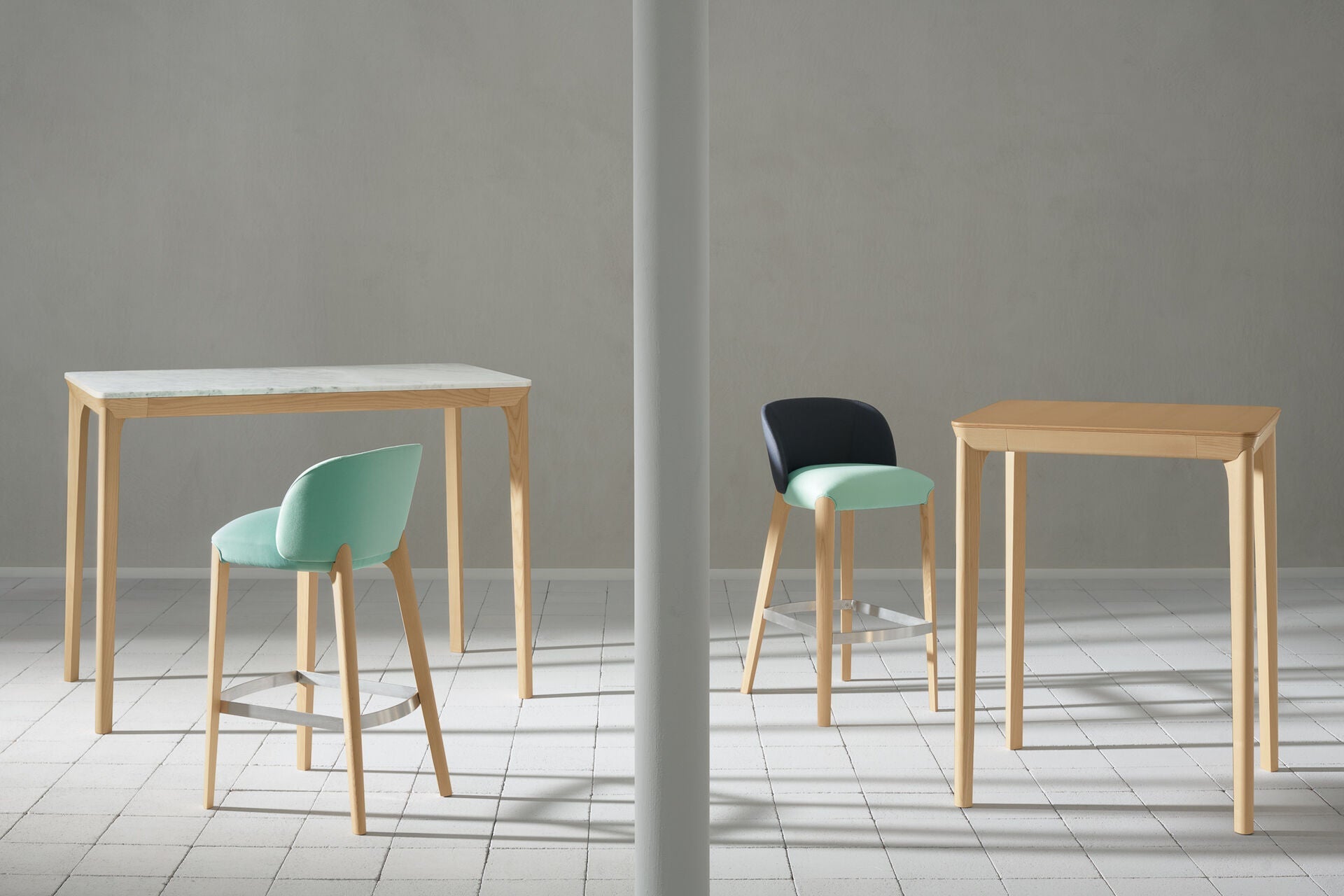 Bellevue Poseur Table