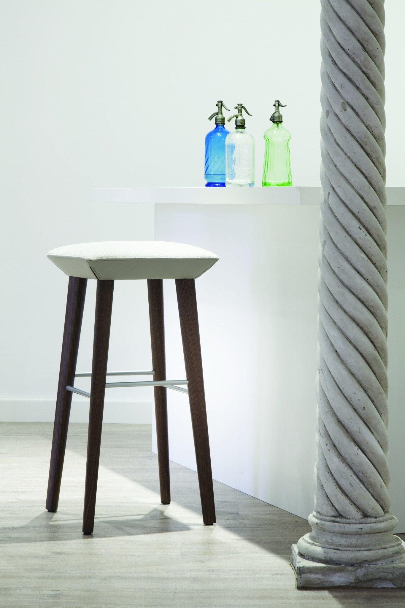Beret 301 High Stool