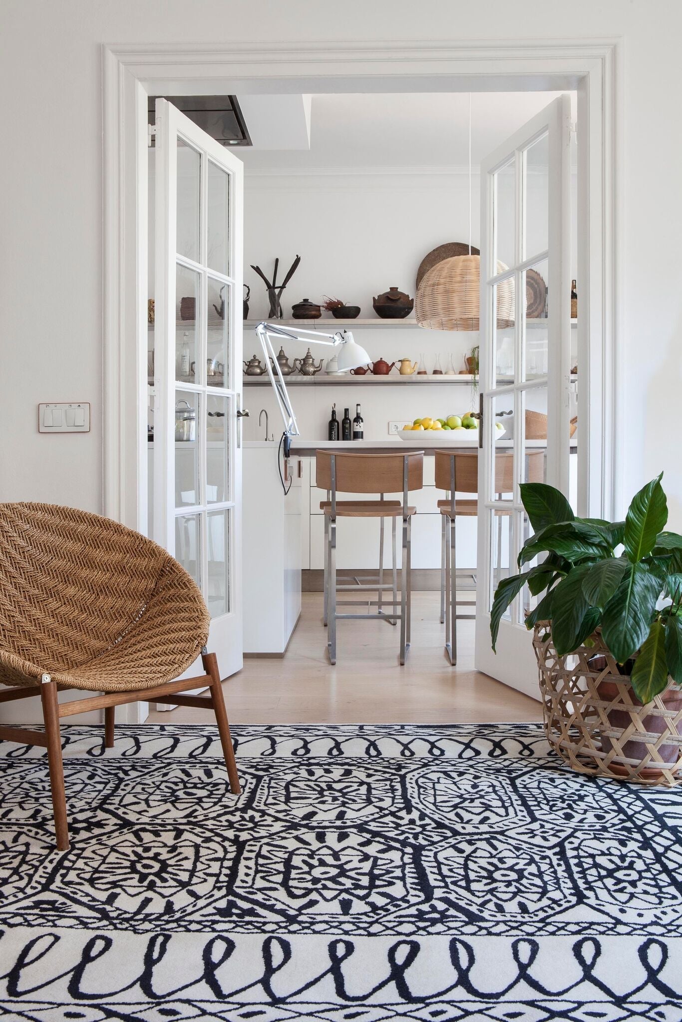 Black On White Estambul Rug-Contract Furniture Store for hospitality, leisure & commercial projects