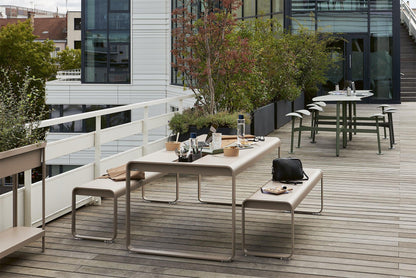 Bolder 1050 Round Table with Seats