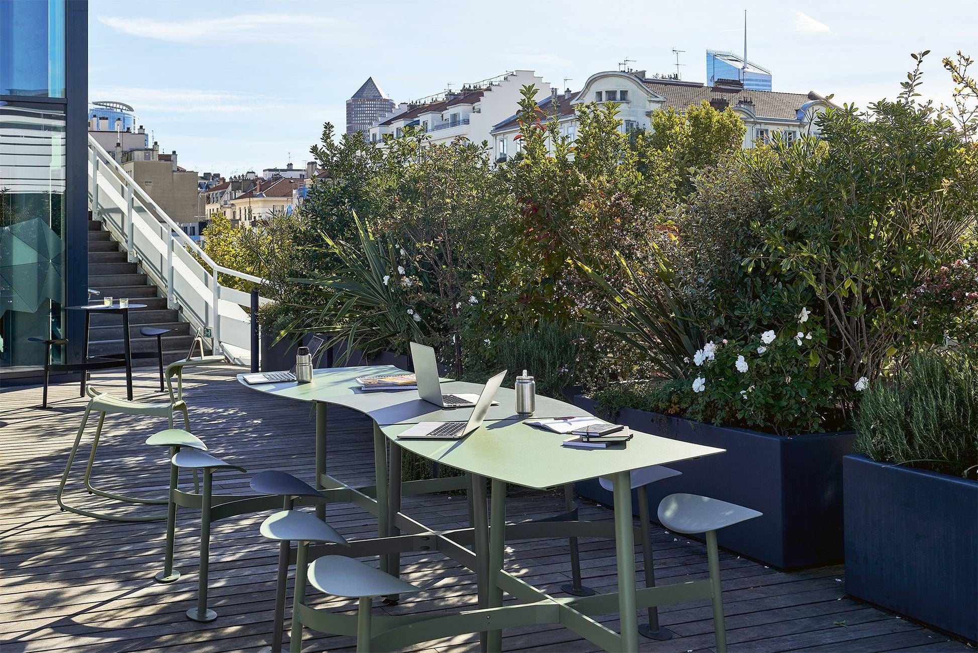 Bolder 1053 Round Table with Seats-Contract Furniture Store for hospitality, leisure & commercial projects