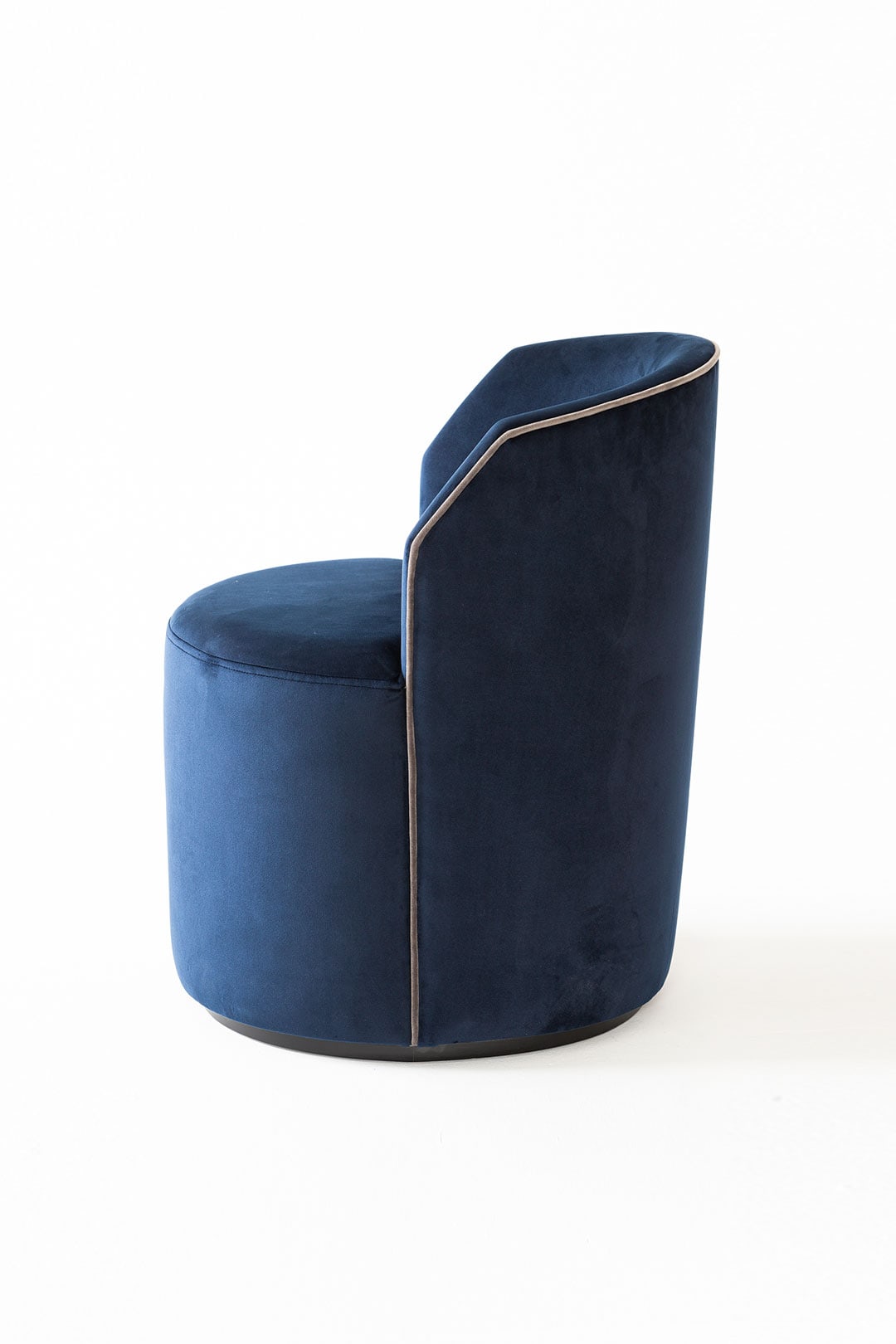 Bow Lounge Chair-Contract Furniture Store for hospitality, leisure & commercial projects